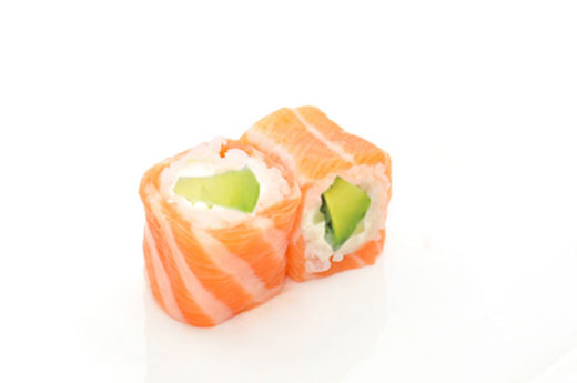 14.Saumon roll concombre avocat